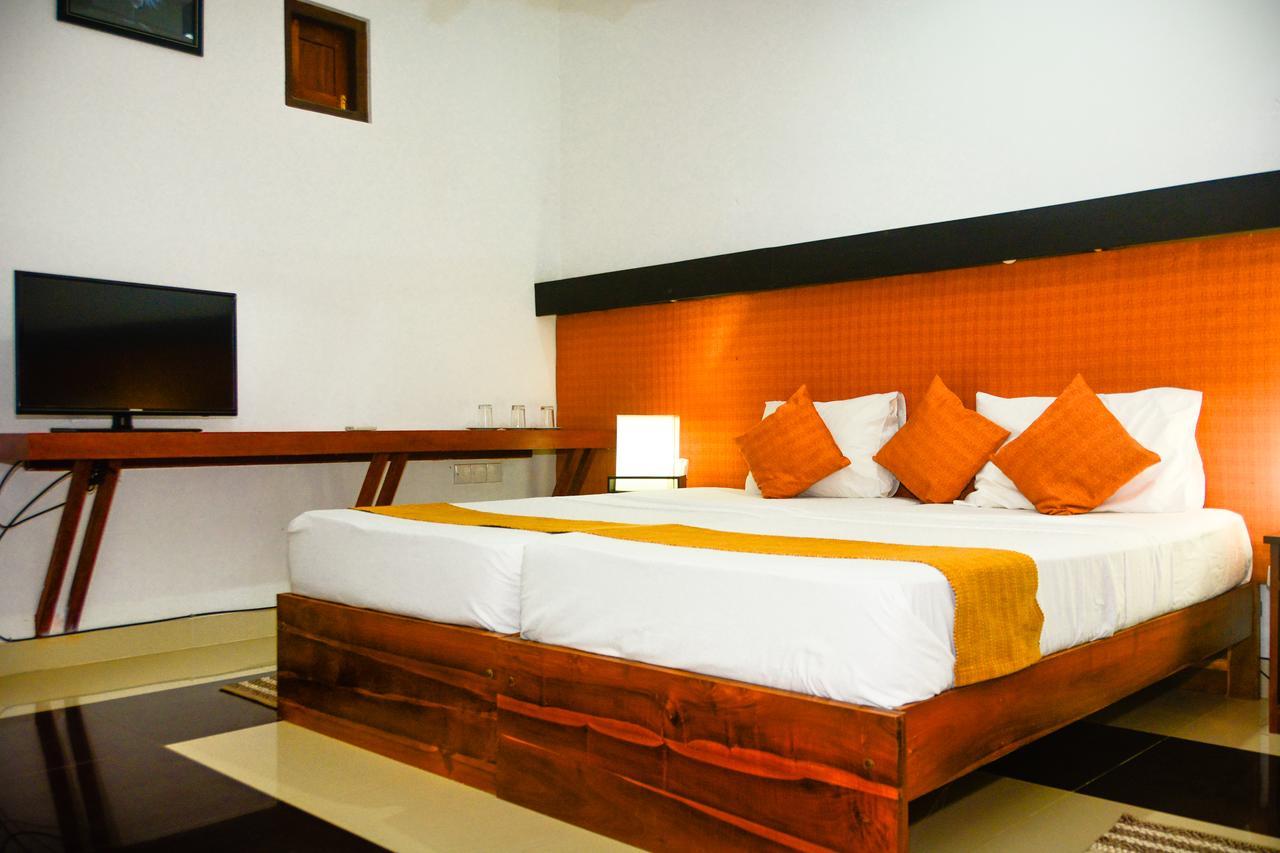 Rainbow Beach Hotel 尼甘布 外观 照片