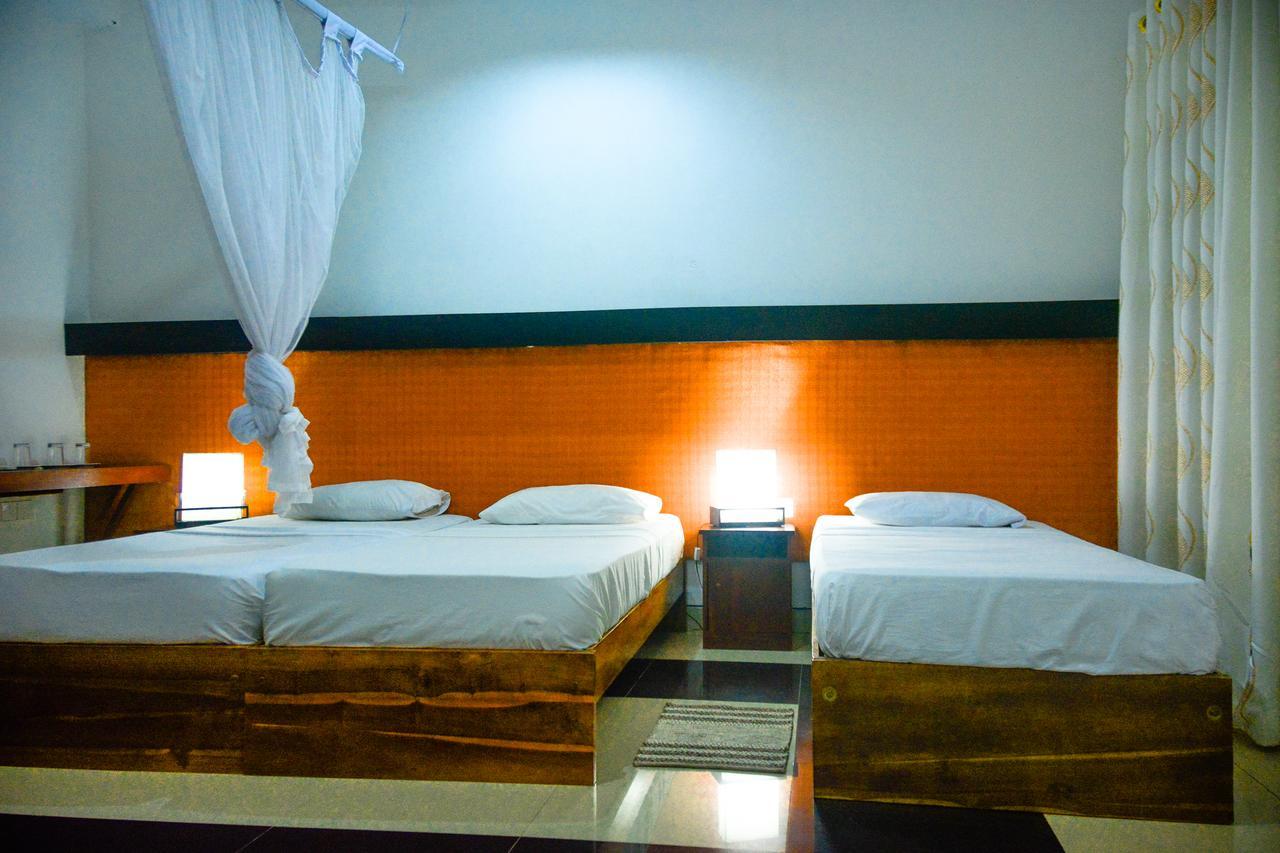 Rainbow Beach Hotel 尼甘布 外观 照片