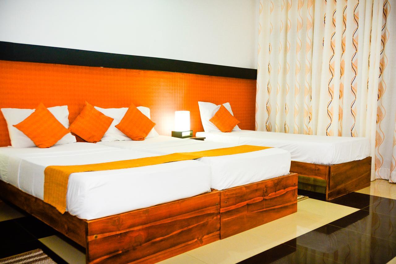 Rainbow Beach Hotel 尼甘布 外观 照片