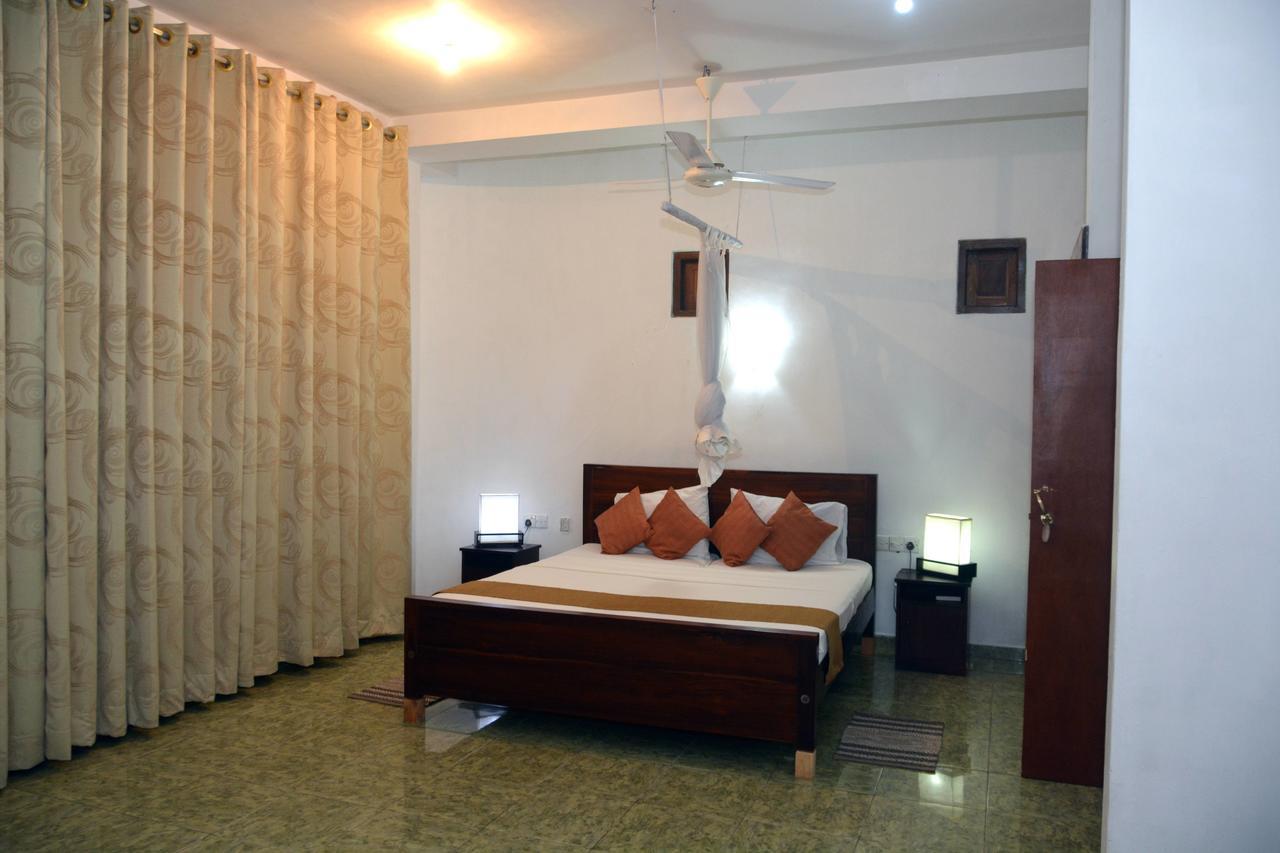 Rainbow Beach Hotel 尼甘布 外观 照片