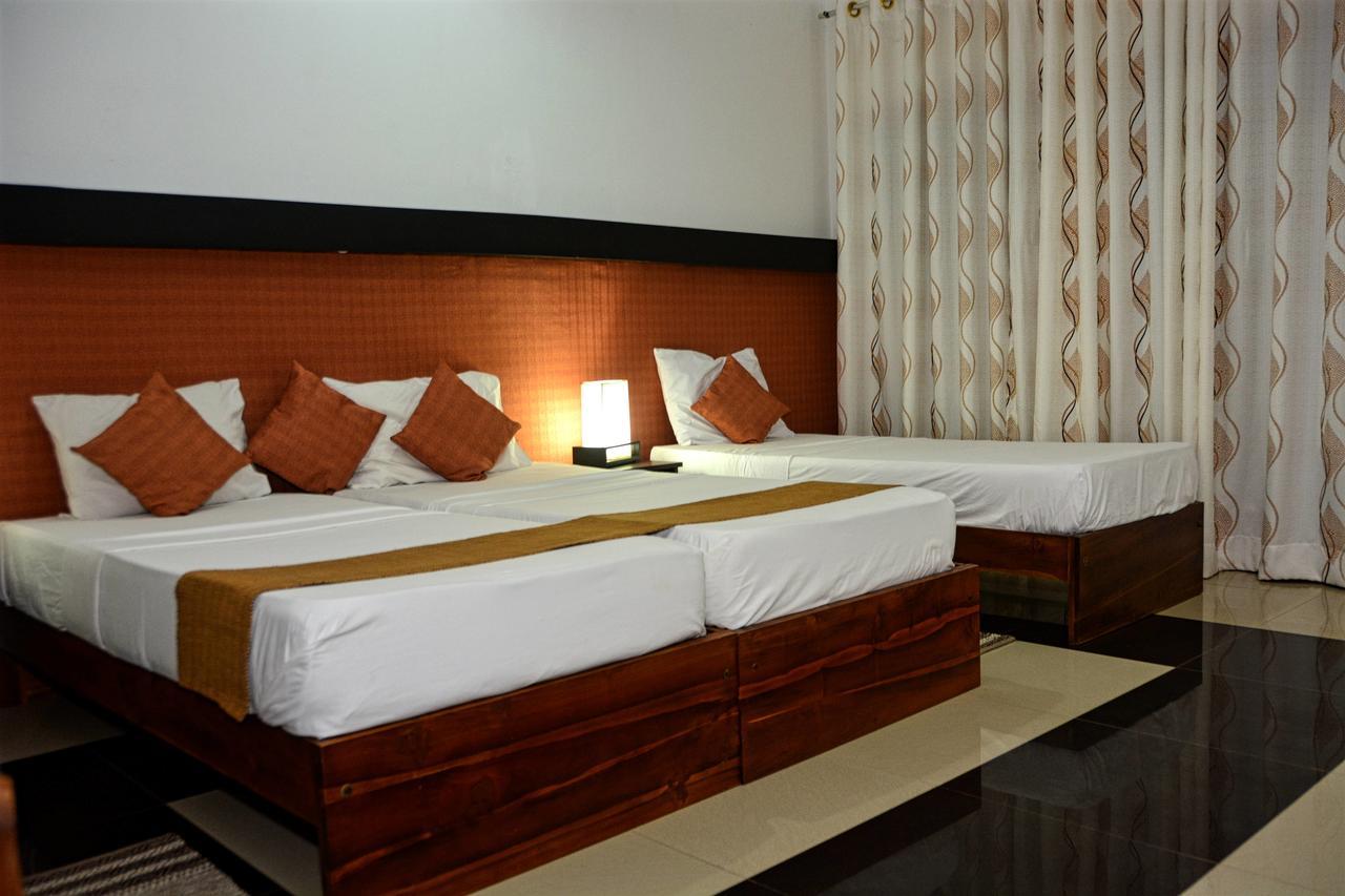 Rainbow Beach Hotel 尼甘布 外观 照片