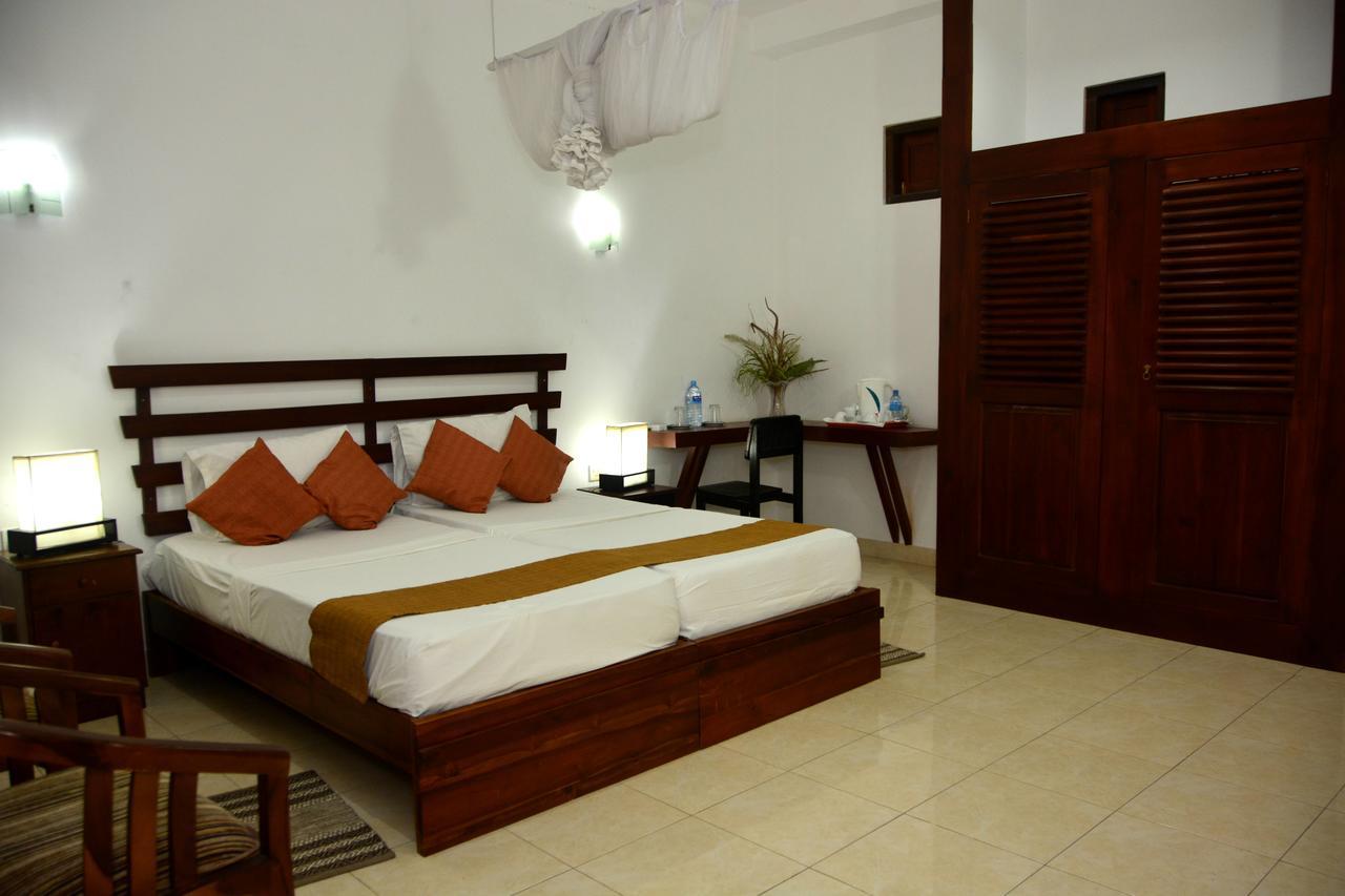 Rainbow Beach Hotel 尼甘布 外观 照片