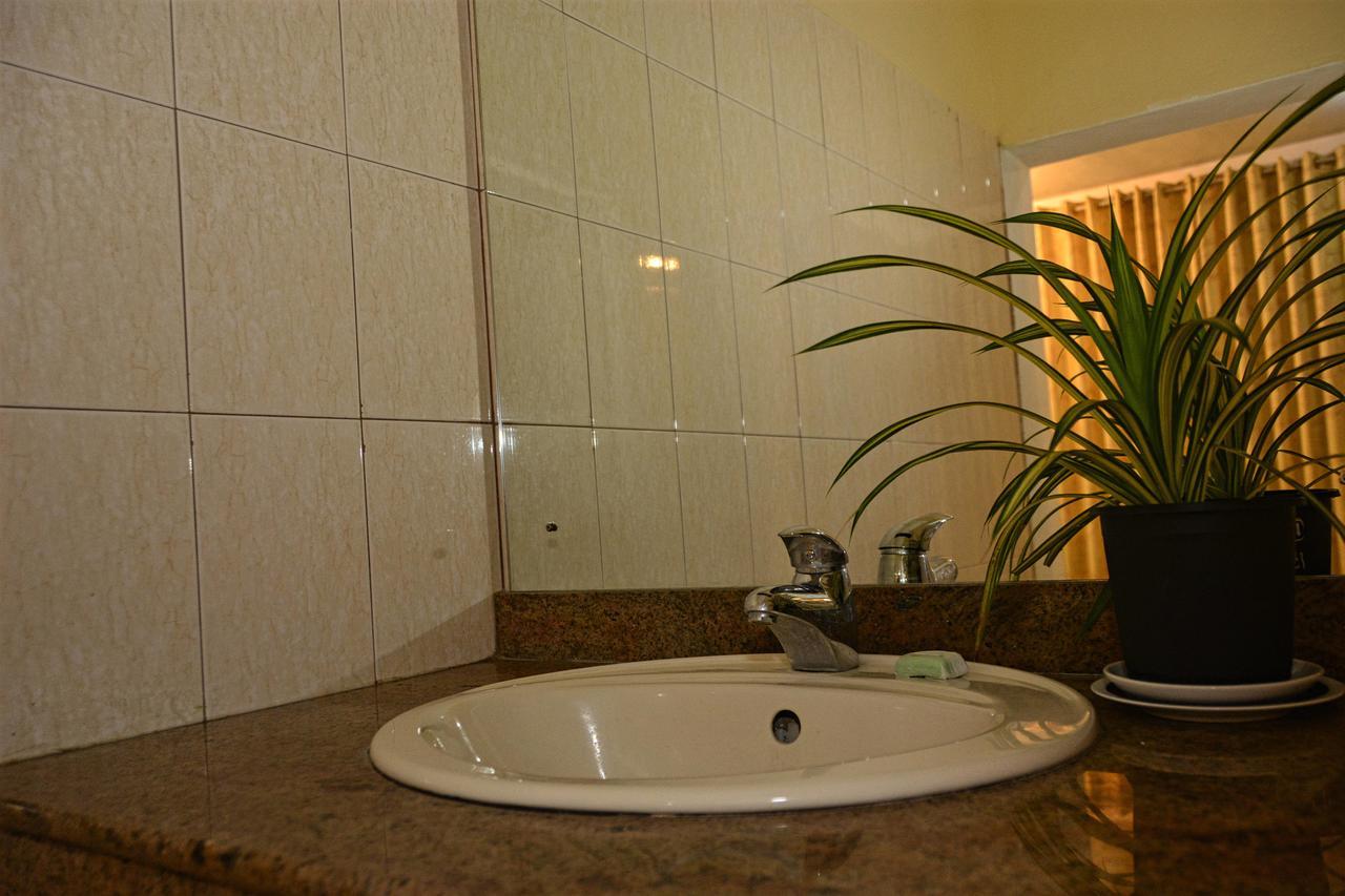Rainbow Beach Hotel 尼甘布 外观 照片